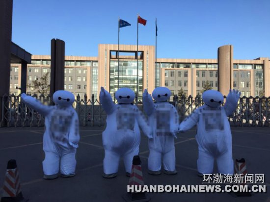 ����һ���ſ�����ֻ����ס�����ͼ��