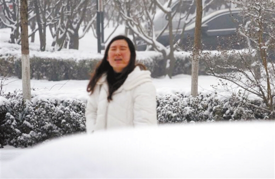 ��Ƭ�еĺ���Ůʿ�����Ķ�