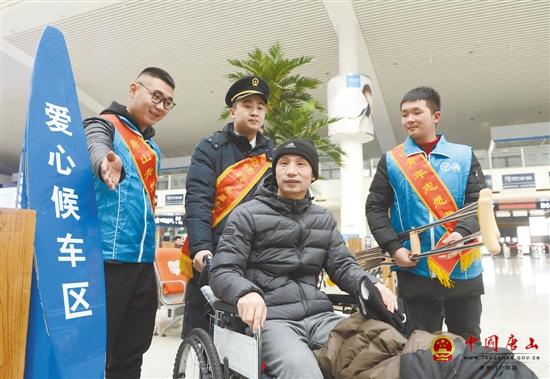 ����ί��ӱ���Դְҵ����ѧԺ���Ͽ�չ��С��԰������ů���ж���