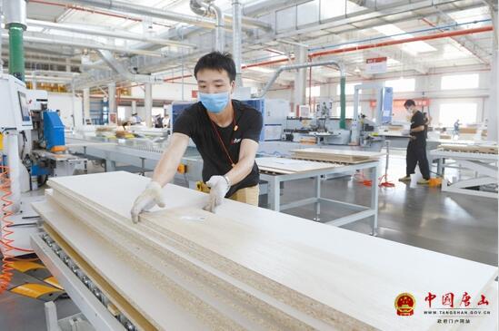 ����Ŀ�仧 �������в�ҵ�ṹ�����Ż�